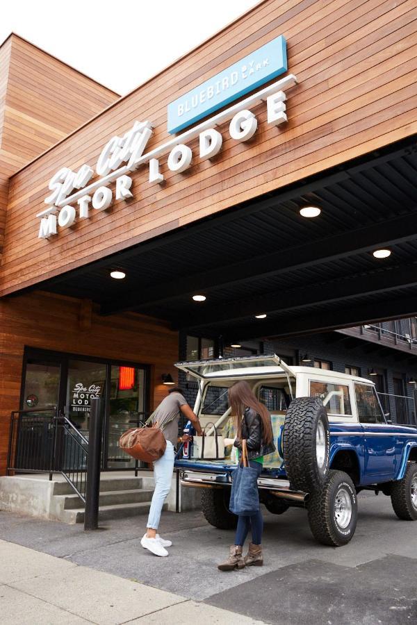 Bluebird Spa City Motor Lodge Saratoga Springs Extérieur photo
