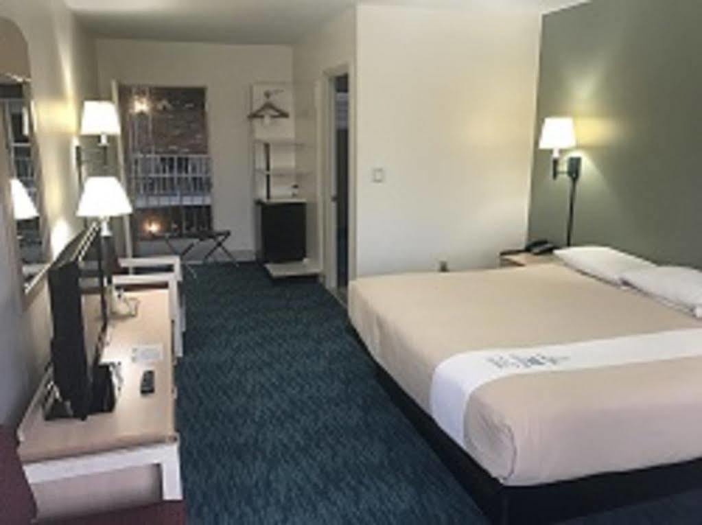 Bluebird Spa City Motor Lodge Saratoga Springs Extérieur photo
